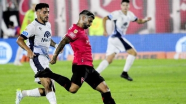 Newell's cayó ante Independiente Rivadavia en el Coloso. Banega erró un penal.