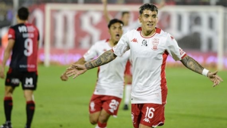 Newell’s cayó goleado en el Coloso por Huracán que alcanza la punta