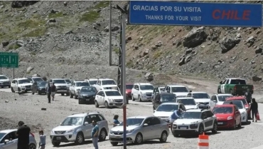 "Tours de compras": Se duplicaron los viajes a Chile y crecen quejas de empresarios