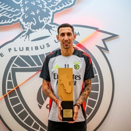 Ángel Di María recibió un premio por su gran momento en el Benfica
