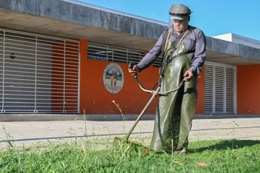 FAE: LA MUNICIPALIDAD AVANZA CON EL MANTENIMIENTO DE LOS ESTABLECIMIENTOS EDUCATIVOS ANTES DEL COMIENZO DE CLASES