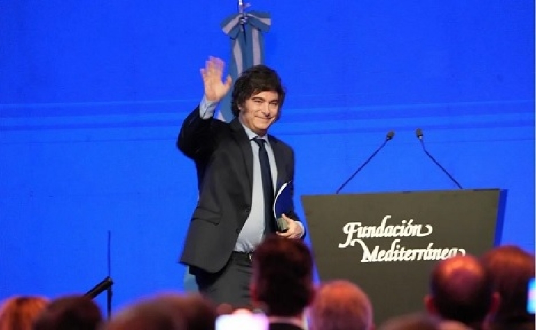 Milei criticó a Raúl Alfonsín y lo acusó de partidario de un golpe