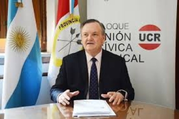 Felipe Michlig ordena la tropa UCR
