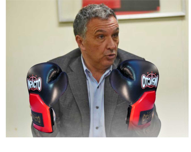 Astore, al borde de las piñas con un colaborador del "Mago" Capria