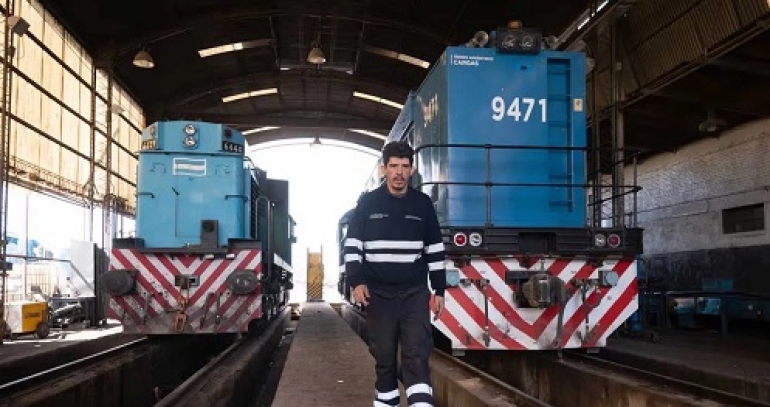 Belgrano Cargas: Milei firmó un decreto para iniciar la primera privatización ferroviaria de su mandato