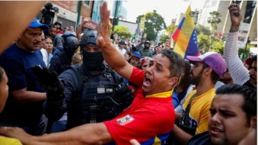 Asume Maduro: Venezuela cerró la frontera con Colombia por una supuesta “conspiración internacional”